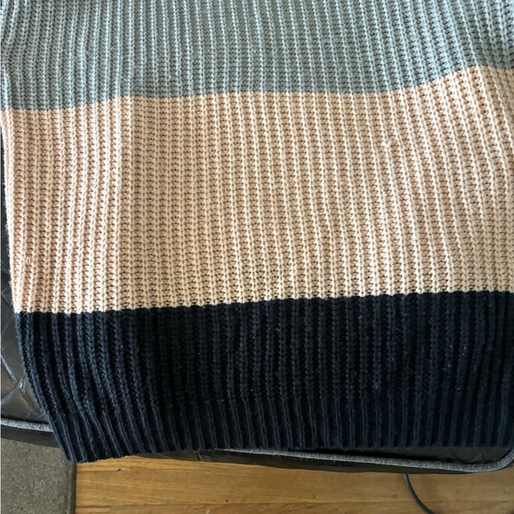 Colorful sweater - Picture 2 of 6